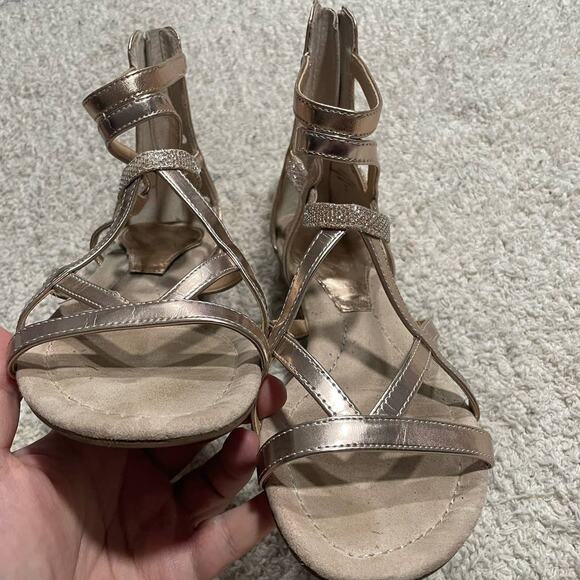 Marc Fisher Womens 8 M Bambi Metallic Back Zip Strappy Sandal rose Gold flats - Picture 9 of 12